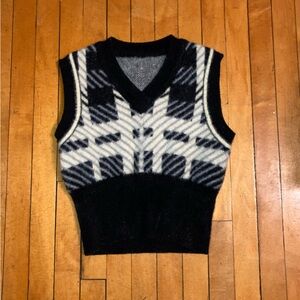 Plaid cropped sweater vest